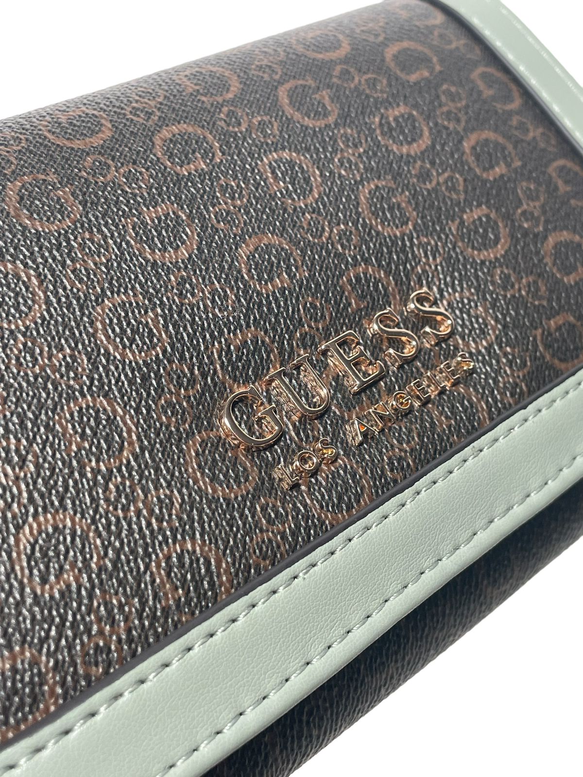 CARTERA DE MANO GUESS